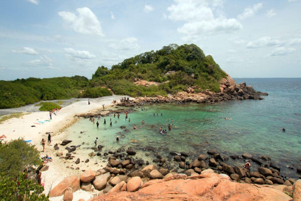 Trincomalee – Coastal Heritage & Natural Beauty
